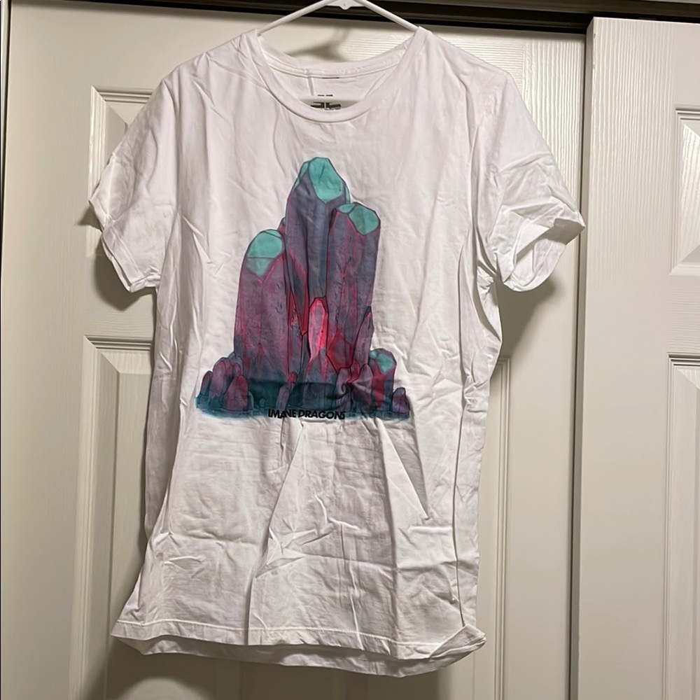 White and Red Short Sleeve Tee with Artistic Graphic
